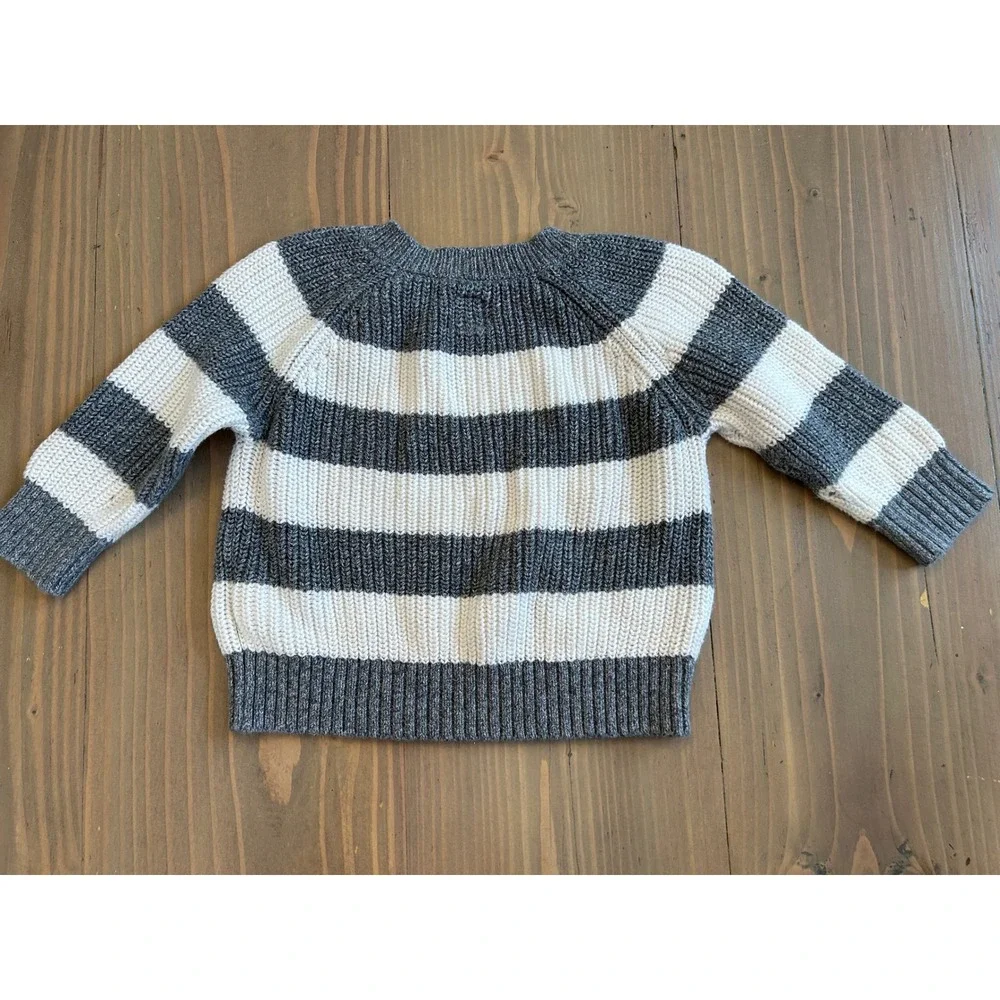 Kk14 Baby Gap Gray White Striped Knit Sweater 6-12 Months Raglan Button Shoulder